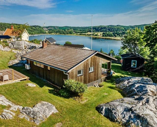 Cozy Cabin With Fjord View And Fireplace