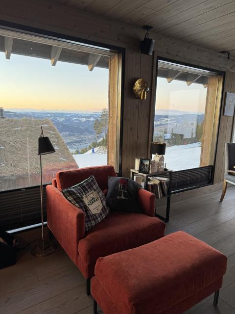 Beautiful Ski-in Ski-out Cabin at the top of the mountain in Hafjell