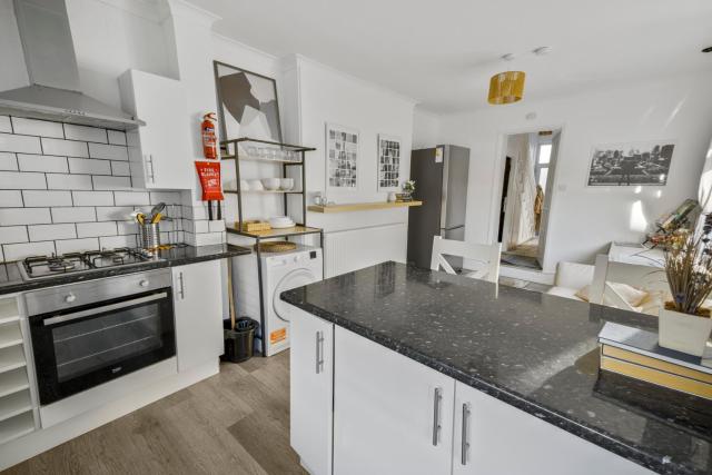 Cardiff City Guesthouse, Central Rooms, Fast Wi-Fi, On-Street Parking