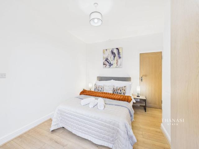 Contemporary 2BR House Free Parking 2 Baths sleeps 5 Oadby