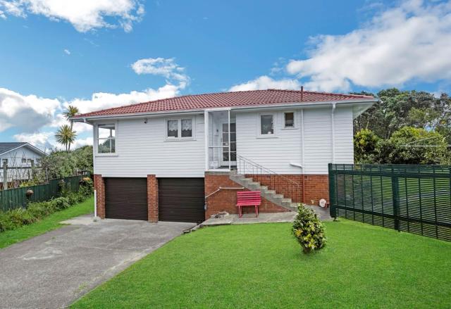 Arthur's House at Auckland skytower view 6 queen beds and 1 double bed in 7 rooms ,2 bathroom full kitchen, free wifi, free parking
