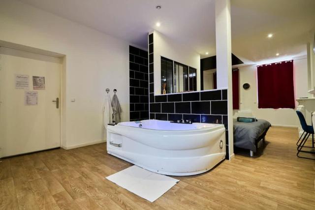 Baignoire Blaneo & Sauna 10 minutes de la gare