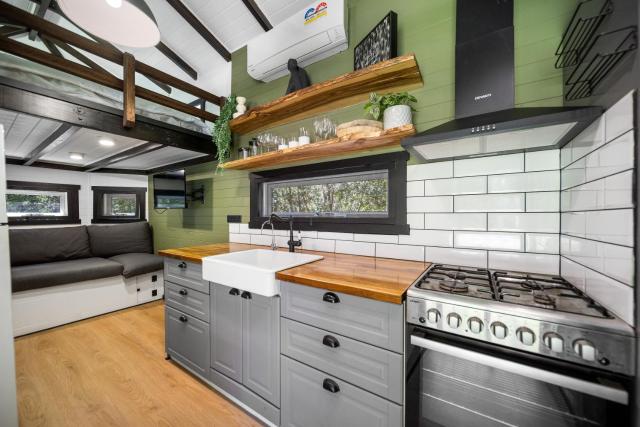 Rural Oasis - Tiny Home 2BR Cabin & Outdoor Firepit Experience