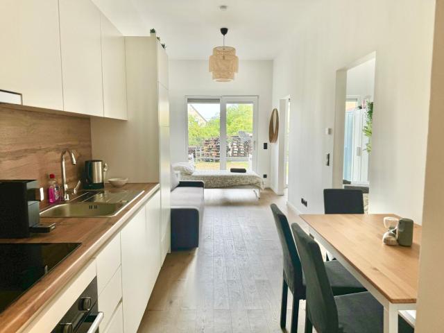 Stylish Apartment with Garden & Free Parking