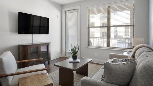Landing Spectacular 2BD Yoga Studio Gym