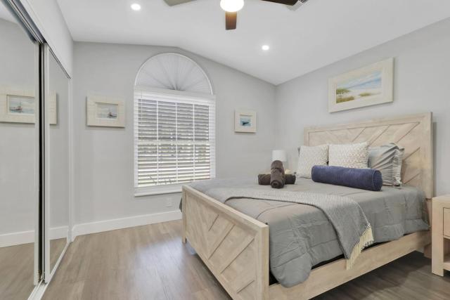 Spacious 4BR Home with Heated Pool & Pickleball Court