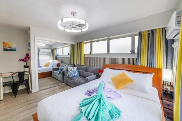 Newly Renovated Waikiki Beachside Studio, Sleep 3