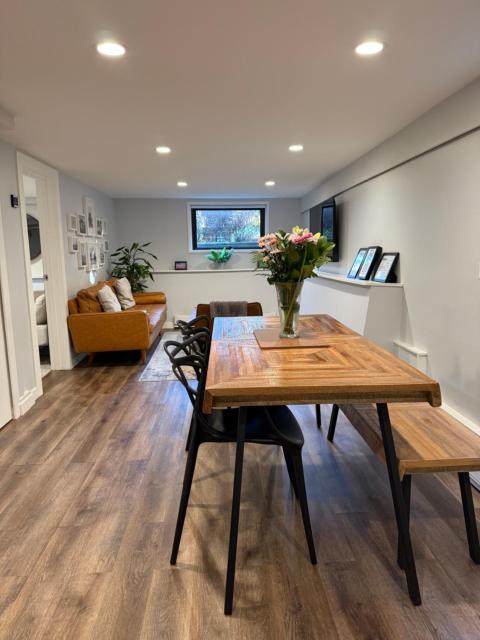 2-Bedroom Private Suite, Free Parking, Near Main St & Downtown