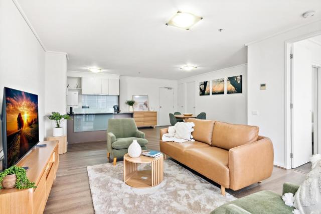 Stylish Southbank Apartment with On-Site Parking