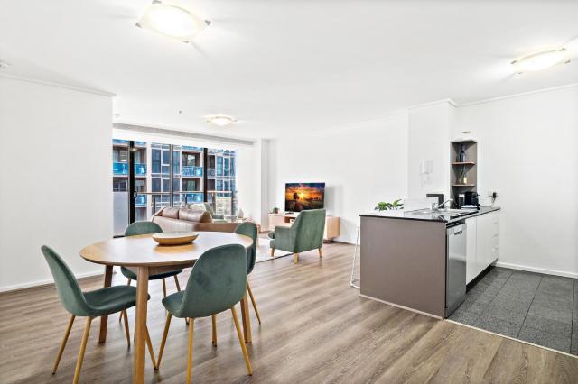 Stylish Southbank Apartment with On-Site Parking