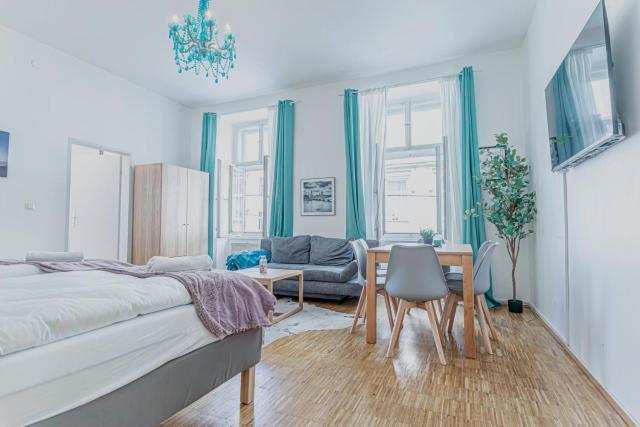 Elegant & Spacious 2BR Stay in the City Center
