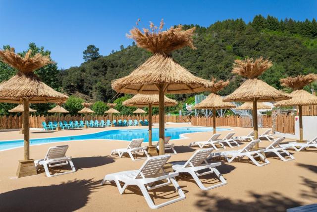 Camping maeva Escapades du Château de l'Hom