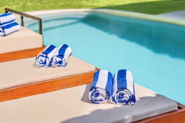 Villa Barcelona - Private 6 BDR Brand New Villa in Seminyak, Best Location, large Pool & Garden