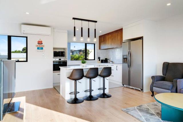 Modern Townhouse with Parking near Cornwall Park
