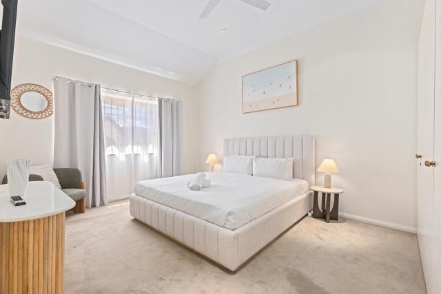 Family Retreat in Bondi with Patio & Parking