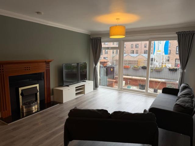 Spacious Glasgow Group Stay