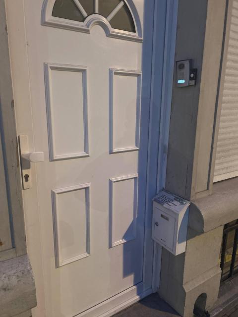 Belle chambre à sous pente de 1,30 cm de hauteur au cœur de Bruxelles