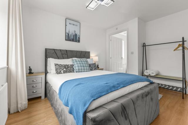 NEW Modern Townhouse Holiday Home Free Parking