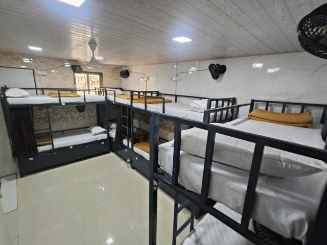 Sahar AC Dormitory - Andheri - Near Mumbai International airport - Male Guest Only