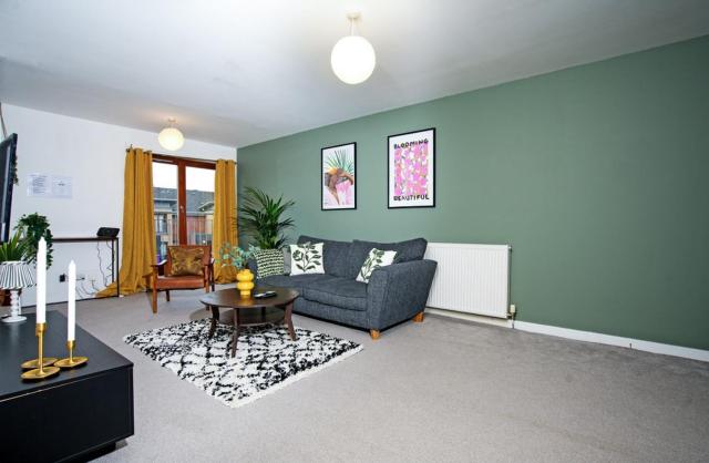2Bed City Central East End Gem with Free Parking