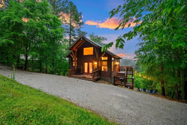 OMG Views-5 Min to Hochatown-Hot Tub-Firepit-Bathtub-Deck