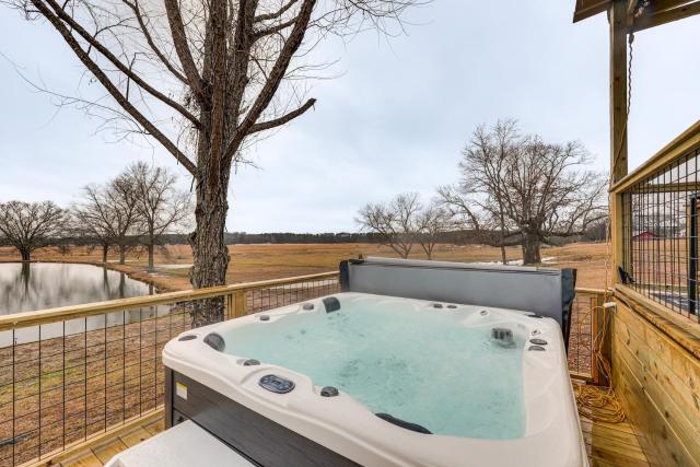 Unique Tiny Home Escape in Ouachita Foothills!