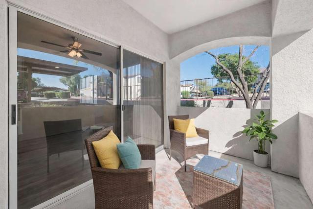 Modern Scottsdale 2BR Escape near Thompson Peak with Pool & Parking