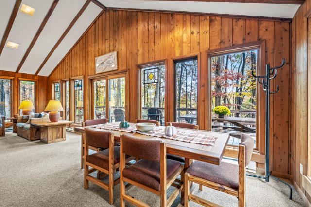 Haven Home - Deck, Grill, Hiking, Pool Access, Games, Community Playground and Tennis Courts
