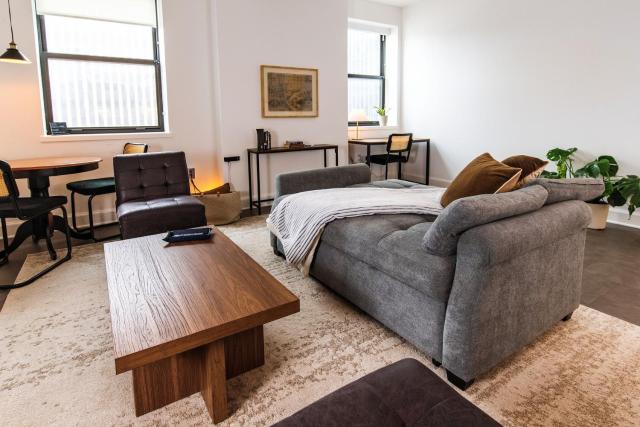 Luxury Downtown Apt with Parking, Gym, and Lap Pool · Sleeps 4-5