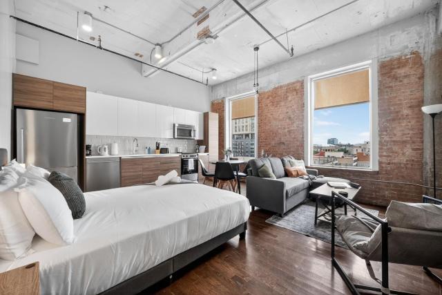 Modern Downtown Apartment | Pool, Laundry, Valet Parking