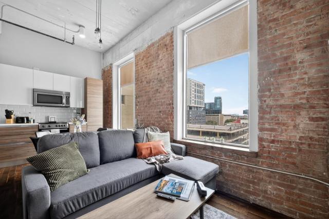 Modern Downtown Apartment | Pool, Laundry, Valet Parking