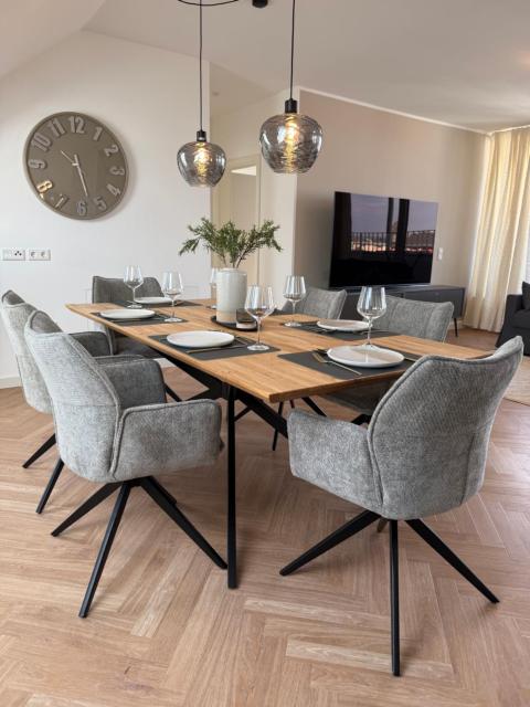 Neu!! Ruhige helle Penthouse Wohnung - Parking incl