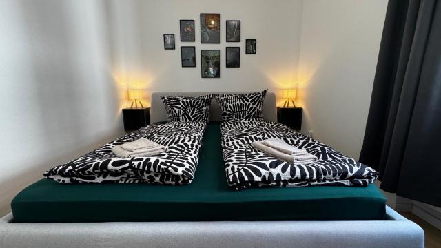 StayinDresden de Altbauperle mit Kingsize-Bett