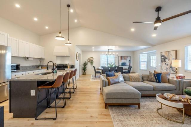 Meeting Place | 6BR Home | Hot Tub & Theater Room
