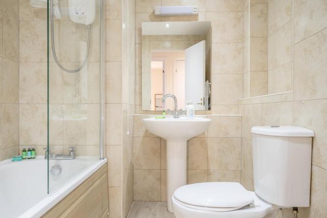 Tranquil 2 Bed Flat, Free Parking, near Murrayfield & City Centre
