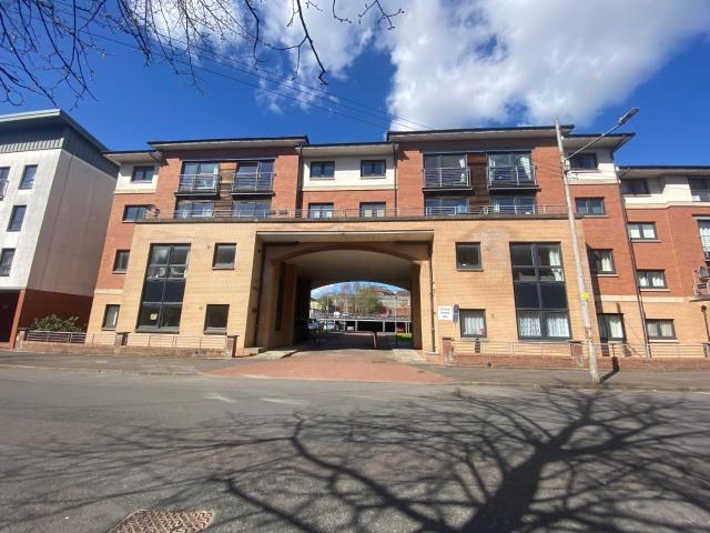 Modern central 2 bedroom flat in Finnieston, Glasgow with private parking