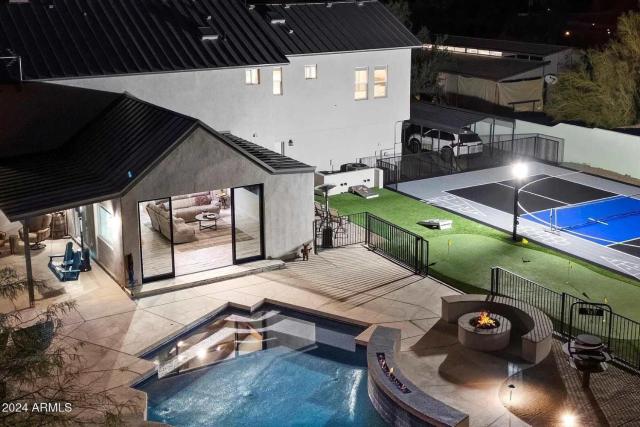 Private Pickleball Court Pool heat Spa Fire Pit