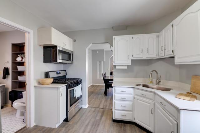 2 Mi to Downtown Minneapolis! Convenient Apt