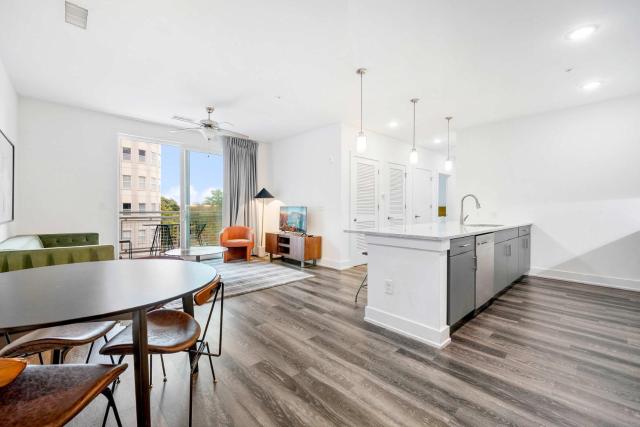FIFA 2026 Stay - Stylish 2B2B Apartment in Downtown ATL - 2 mi from Mercedes Benz Stadium - 7