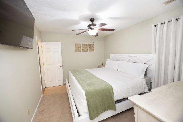 Quiet Stay Near Ft Liberty King Bed & Workspace