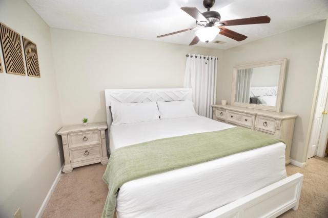 Quiet Stay Near Ft Liberty King Bed & Workspace