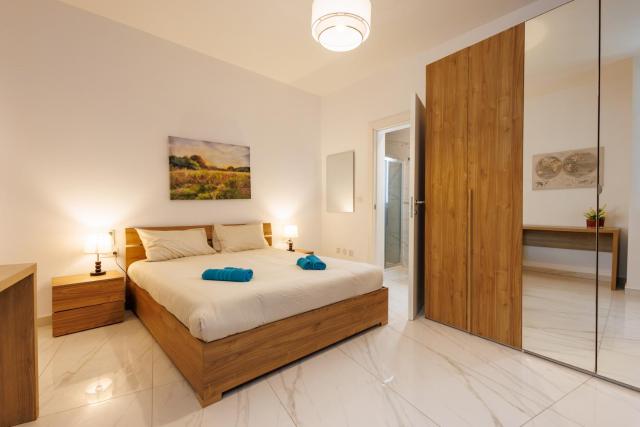Sliema A28 - 5 mins walk to Valletta Ferry - Shopping Mall and Bay Sleeps 7 by QuickTrips