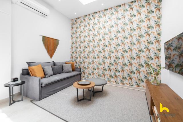 Eclectic Basement Studio with Ceiling Window near Acropolis!