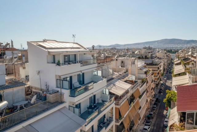 Modern Stay in Charming Petralona W Balcony!