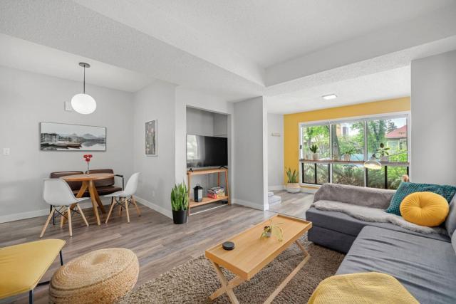 Funky 1 BR Century Home-Near DT, C-train