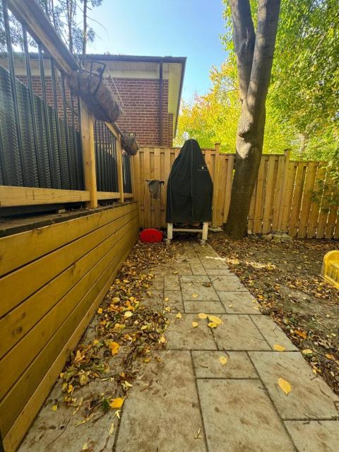 Spacious 4-Bedrooms Friendly House Toronto-Parking