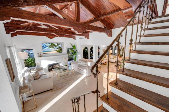 Grand historic Residence Walk to beach Heated Pool Outdoor kitchen Hibiscus Key Residences
