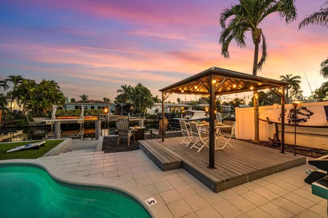 Waterfront Bungalow Heated Pool Pineapple Key