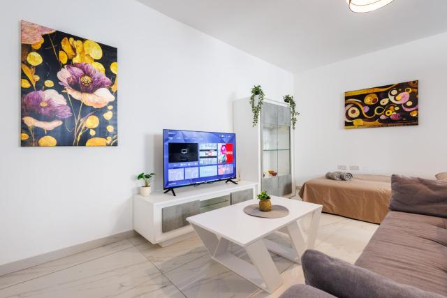 Sliema B20 - 5 mins walk to Valletta Ferry - Shopping Mall and Bay Sleeps 7 by QuickTrips