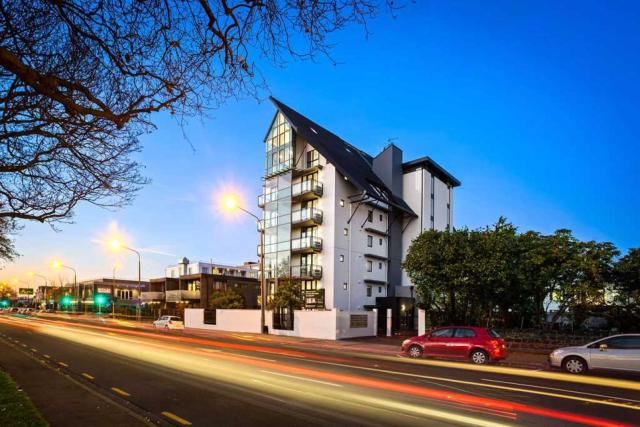 Chic City Oasis by Stadium and Cathedral
